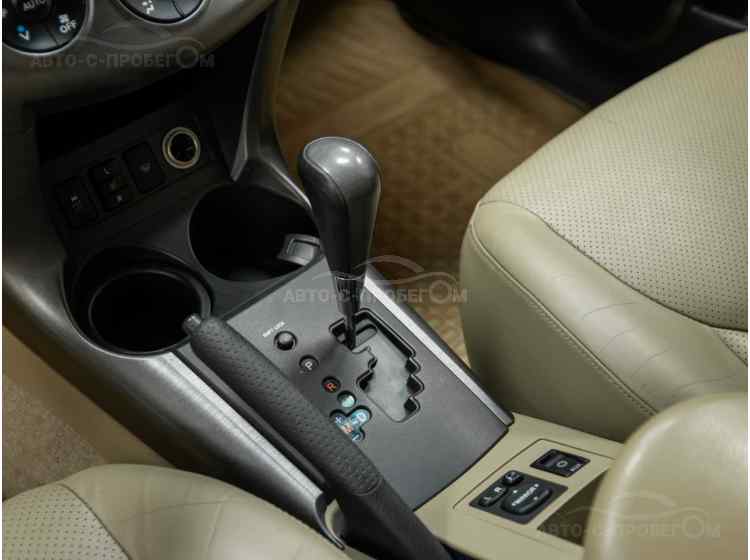 Toyota RAV4 IV (XA40)