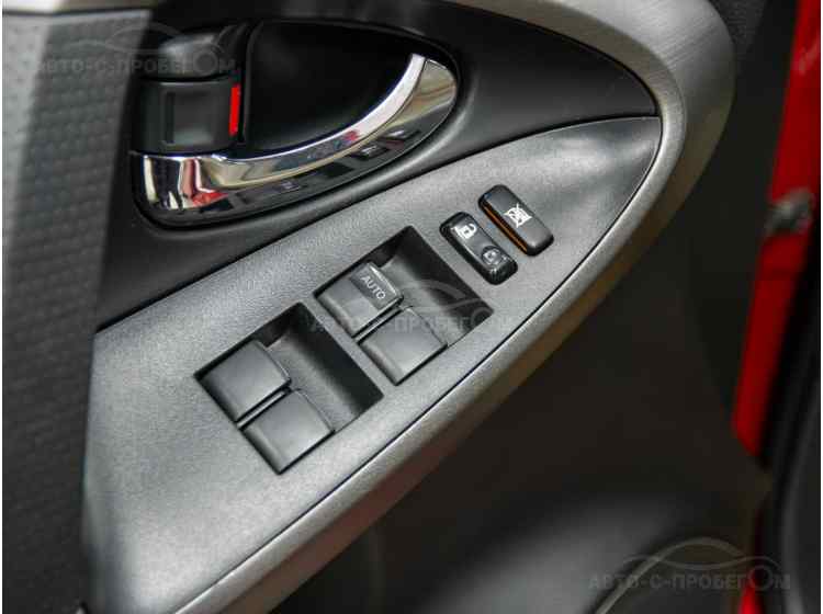 Toyota RAV4 IV (XA40)