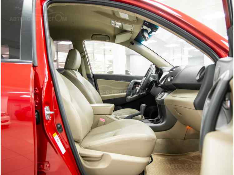 Toyota RAV4 IV (XA40)