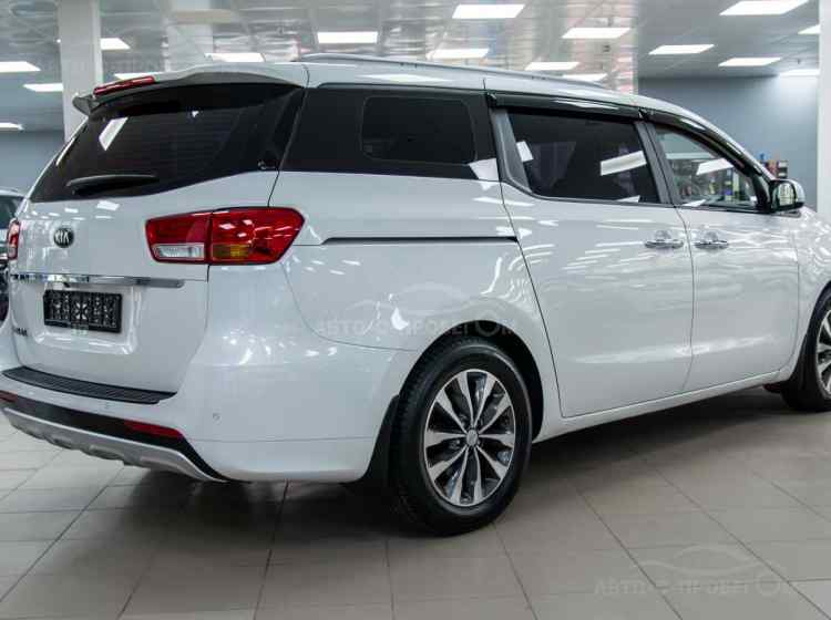 Kia Carnival III