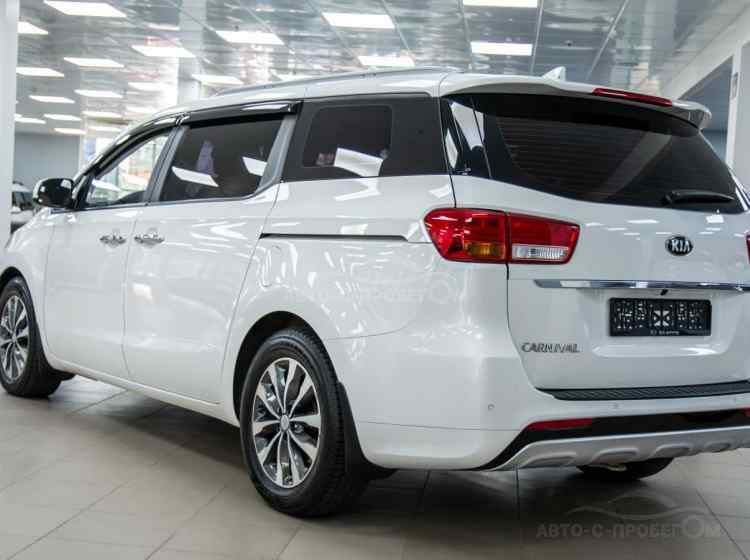 Kia Carnival III